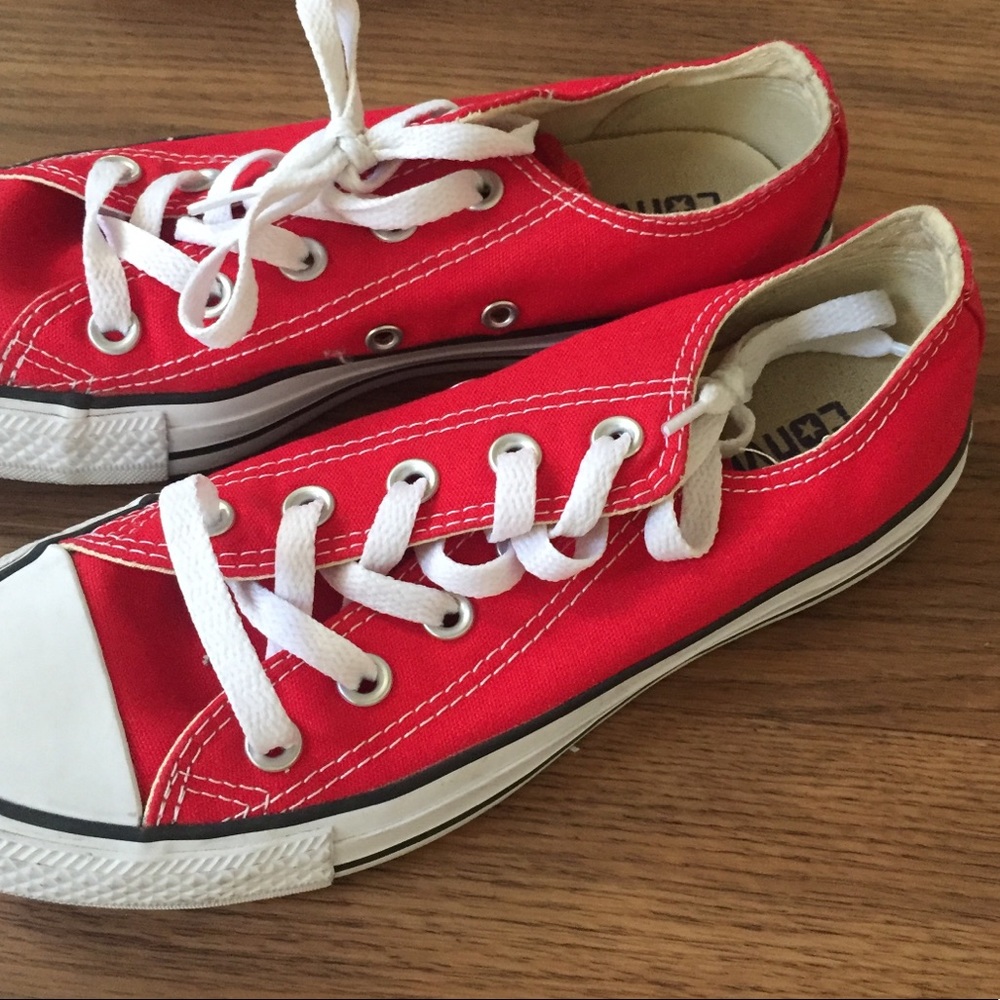 Youth Red Low cut Converse (unisex)